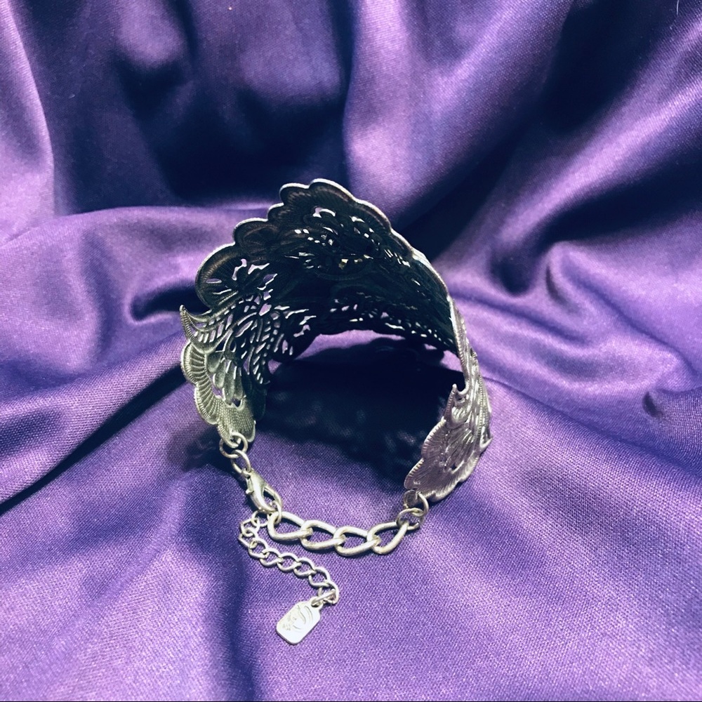 Very Unique Cuff Bracelet - Picture 3 of 4